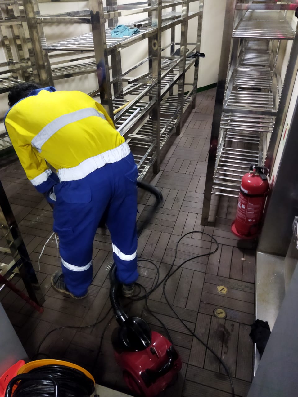 Cleaning & Spraying vessel Photo