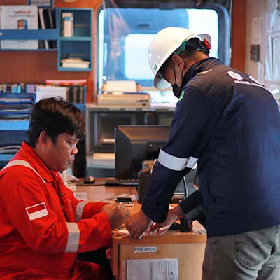 Vessel Licence and Certificate Image